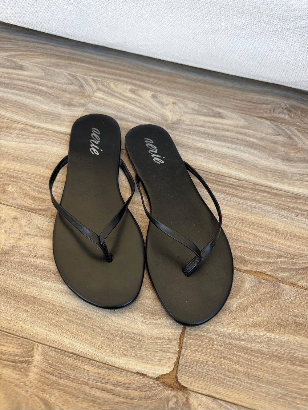 aerie Black Slim Strap Flip Sandals
